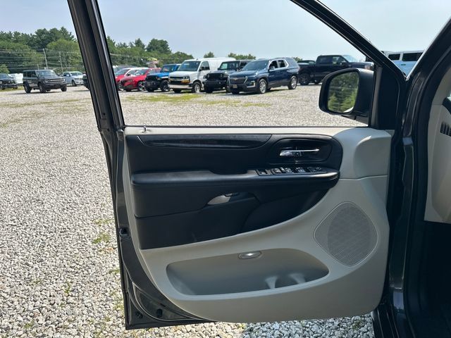 Used 2018 Dodge Grand Caravan SE w/ UConnect Hands-Free Group FWD image 24