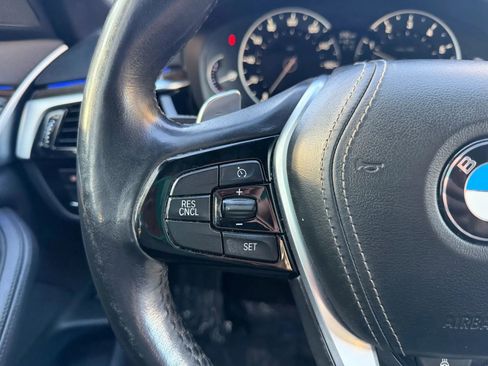 Used 2018 BMW 530i xDrive AWD/4WD image 19