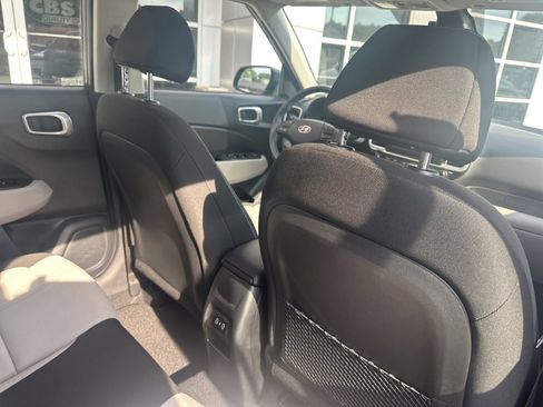 Used 2025 Hyundai Venue SEL FWD image 26
