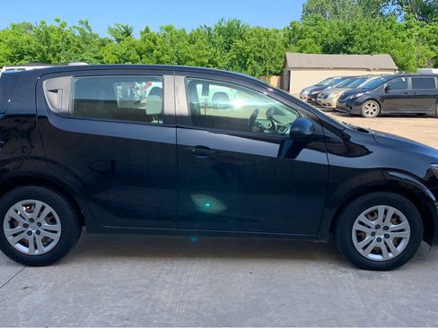 Used 2020 Chevrolet Sonic LT image 4