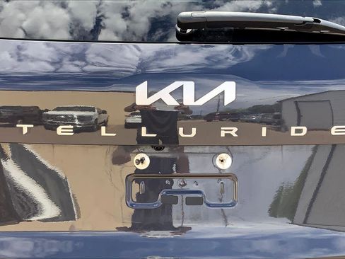 Used 2025 Kia Telluride S image 30