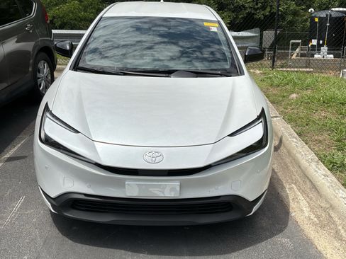 Used 2023 Toyota Prius LE FWD image 2