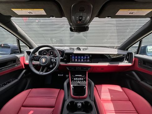 Used 2026 Porsche Cayenne GTS AWD/4WD image 6