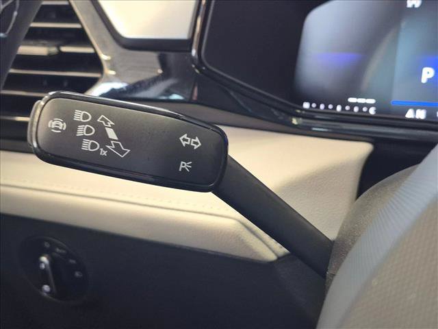Used 2025 Volkswagen Taos S FWD image 15
