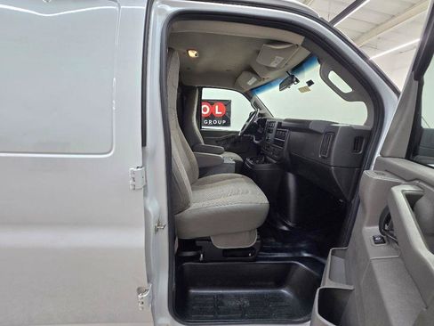 Used 2022 GMC Savana 2500 w/ Driver Convenience Package RWD image 17