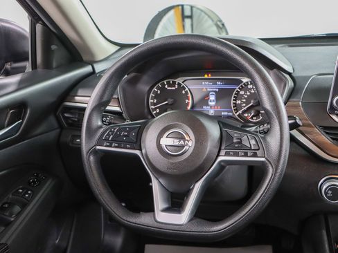 Used 2024 Nissan Altima 2.5 SV image 12