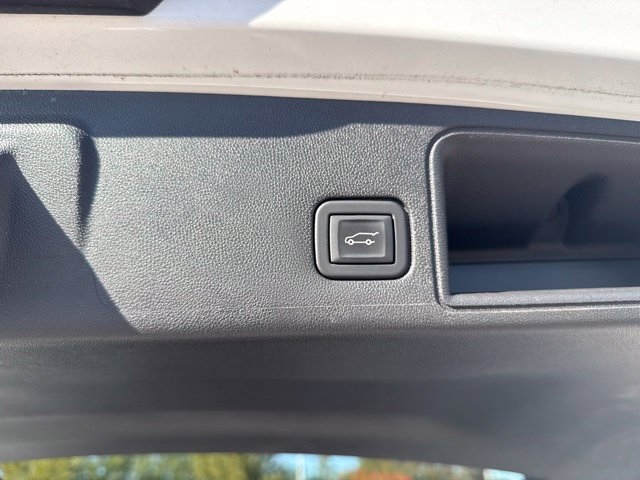 Certified 2022 GMC Terrain SLT w/ Infotainment Package II FWD image 33