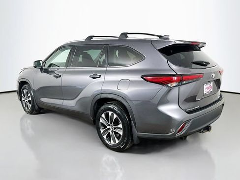 Used 2021 Toyota Highlander XLE AWD/4WD image 20