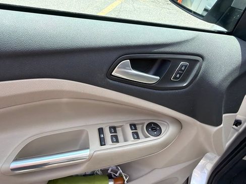 Used 2016 Ford Escape SE FWD image 12