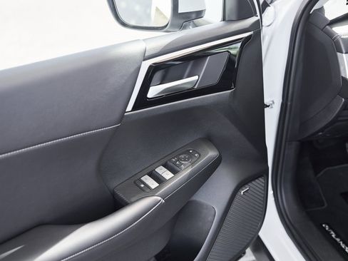 New 2025 Mitsubishi Outlander SE image 19