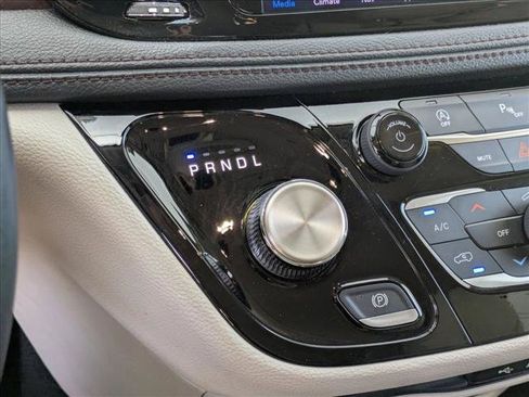 Used 2020 Chrysler Pacifica Limited FWD image 12