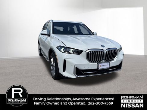 Used 2025 BMW X5 xDrive50e AWD/4WD image 3