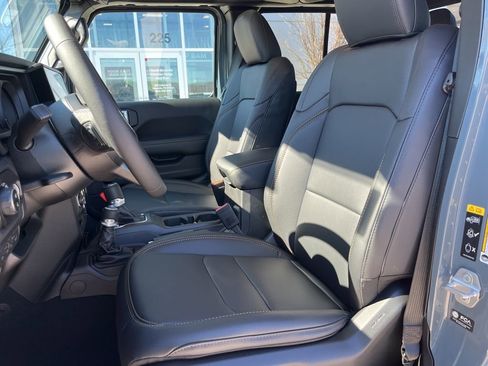 New 2026 Jeep Gladiator Sport image 4