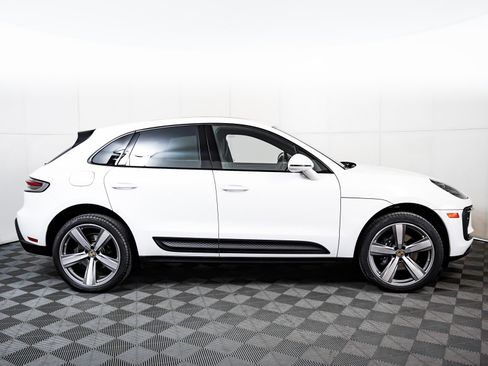 Used 2025 Porsche Macan image 9