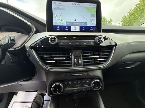 Used 2022 Ford Escape SEL w/ Technology Package FWD image 18