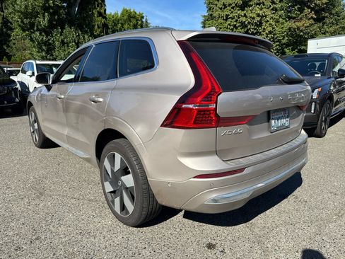Used 2023 Volvo XC60 T8 Ultimate w/ Climate Package AWD/4WD image 3