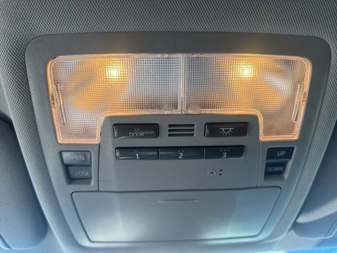 Used 2019 Toyota Highlander XLE image 34