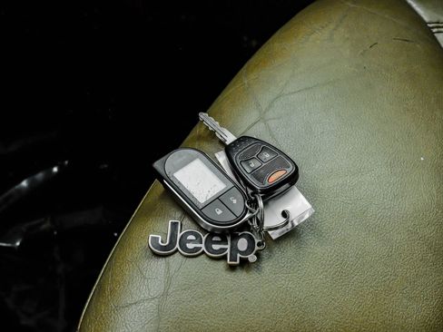 Used 2015 Jeep Wrangler Unlimited Sahara w/ Max Tow Package AWD/4WD image 57