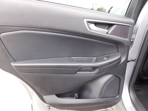 Used 2023 Ford Edge SEL image 9