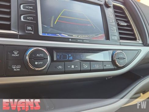 Used 2019 Toyota Highlander Limited image 9