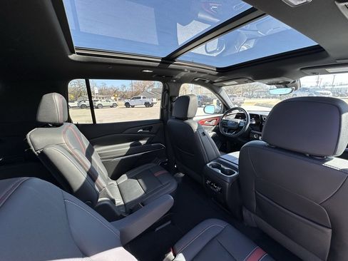 Used 2024 Chevrolet Traverse RS image 16