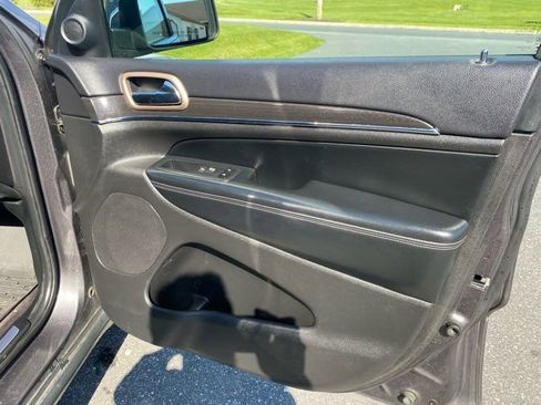 Used 2017 Jeep Grand Cherokee Limited AWD/4WD image 24