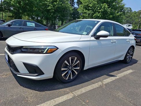 Certified 2024 Honda Civic EX-L image 3