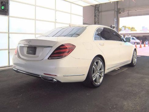 Used 2019 Mercedes-Benz S 560 Sedan image 3
