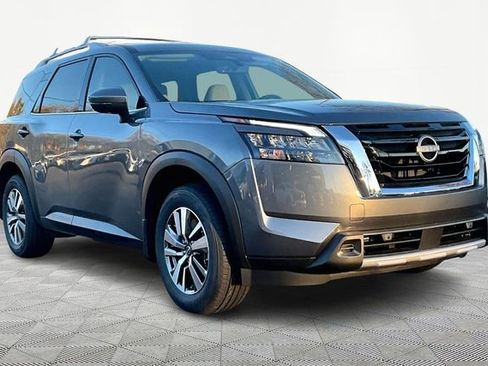 New 2025 Nissan Pathfinder SL image 1
