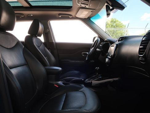 Used 2016 Kia Soul ! w/ Premium Package FWD image 27