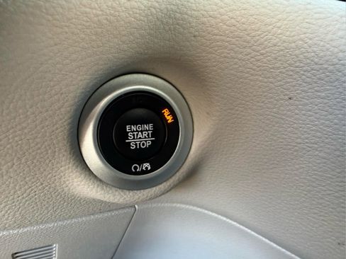 Used 2023 Chrysler Pacifica Touring-L FWD image 26