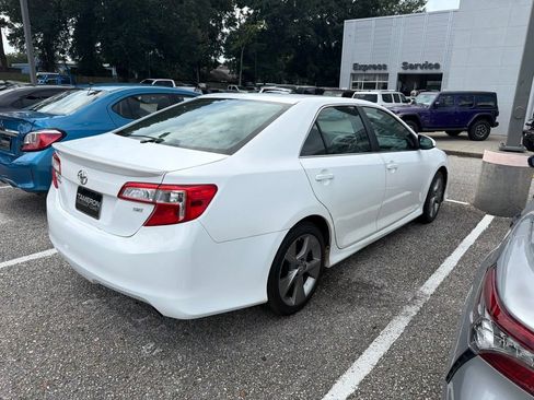 Used 2014 Toyota Camry SE FWD image 4