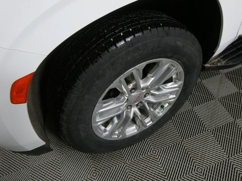 Used 2023 GMC Yukon SLT image 10