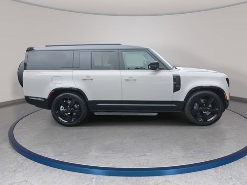 New 2026 Land Rover Defender 130 X-Dynamic SE AWD/4WD image 4