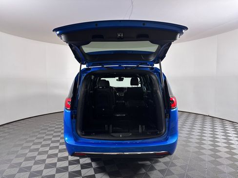 New 2026 Chrysler Pacifica Select AWD/4WD image 11