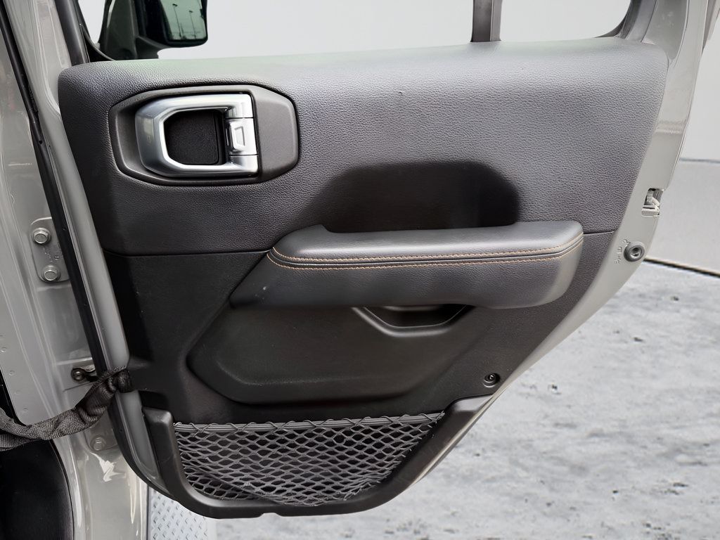 Used 2023 Jeep Gladiator Overland AWD/4WD image 38
