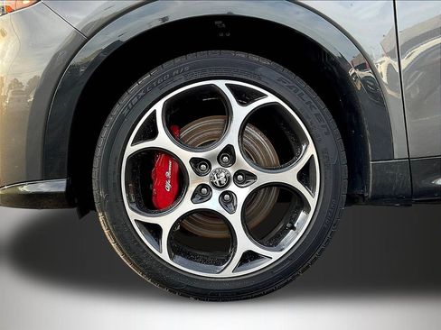 Used 2024 Alfa Romeo Tonale Veloce w/ Premium Interior Package AWD/4WD image 33