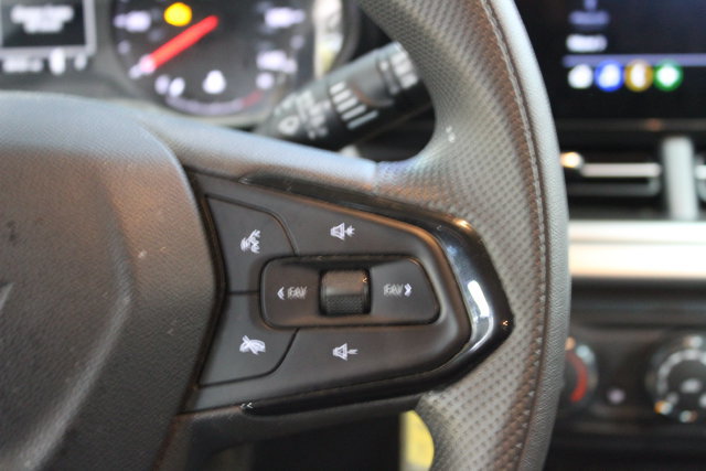 Used 2025 Chevrolet Trax LS w/ LS Convenience Package FWD image 14