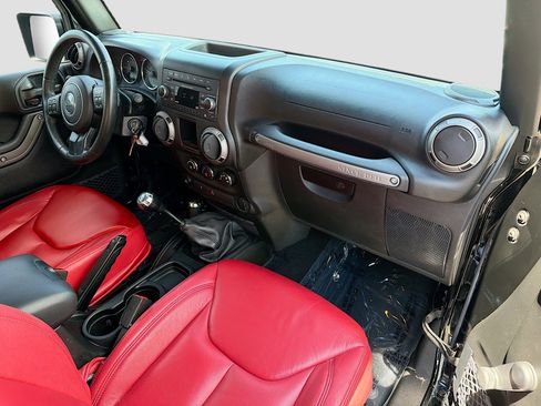 Used 2017 Jeep Wrangler Sport w/ Connectivity Group AWD/4WD image 12