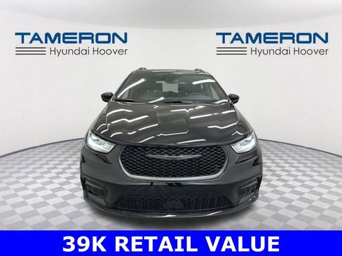 Used 2025 Chrysler Pacifica Limited image 8