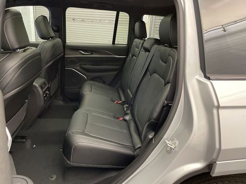 New 2026 Jeep Grand Cherokee Limited image 18