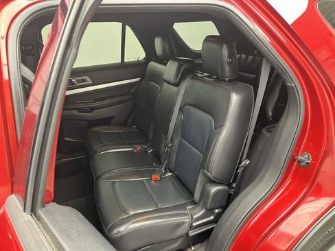 Used 2017 Ford Explorer XLT w/ Equipment Group 202A image 11