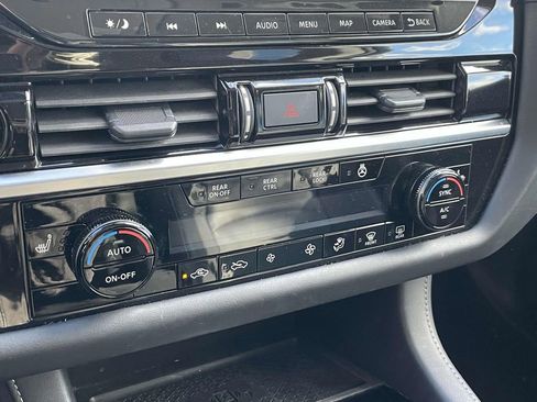 Used 2023 Nissan Pathfinder SL image 27