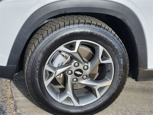 Used 2025 Chevrolet Trax LT image 10