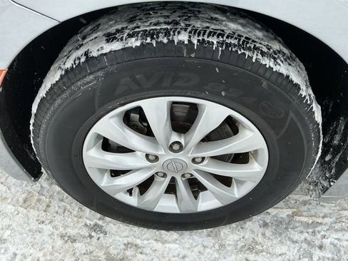 Used 2018 Chrysler Pacifica Touring-L Plus image 11