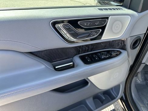 Used 2019 Lincoln Navigator Reserve AWD/4WD image 16