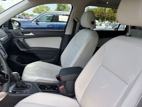 Used 2020 Volkswagen Tiguan SEL FWD image 37
