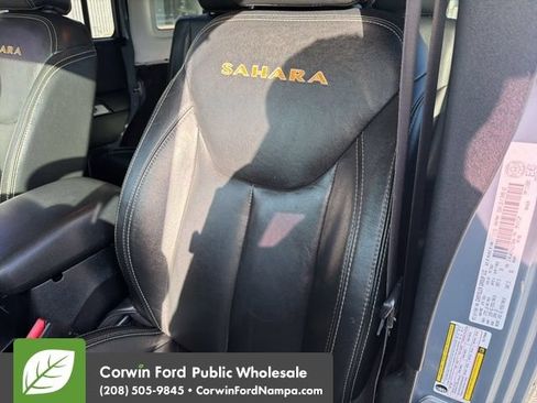 Used 2014 Jeep Wrangler Unlimited Sahara w/ Dual Top Group AWD/4WD image 24