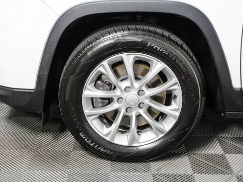 Used 2019 Jeep Cherokee Latitude w/ Popular Appearance Group FWD image 35