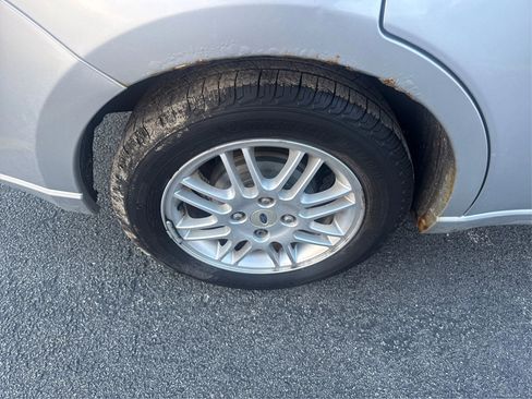 Used 2010 Ford Focus SE image 22